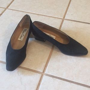 Marie Ellyse Dress Heels.. size 6... black suede